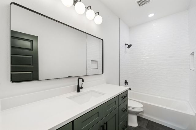 598 E Woodell Drive, Glenn Heights, TX 75154