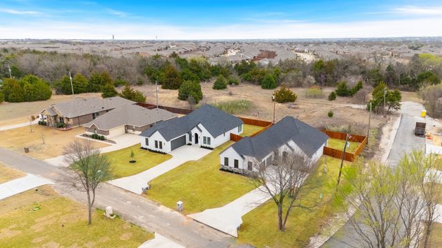 598 E Woodell Drive, Glenn Heights, TX 75154