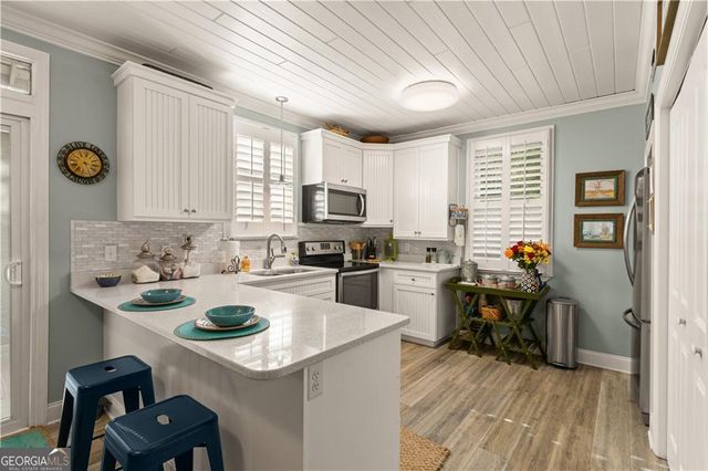 1035 Beachview Drive APT 201, St. Simons, GA 31522