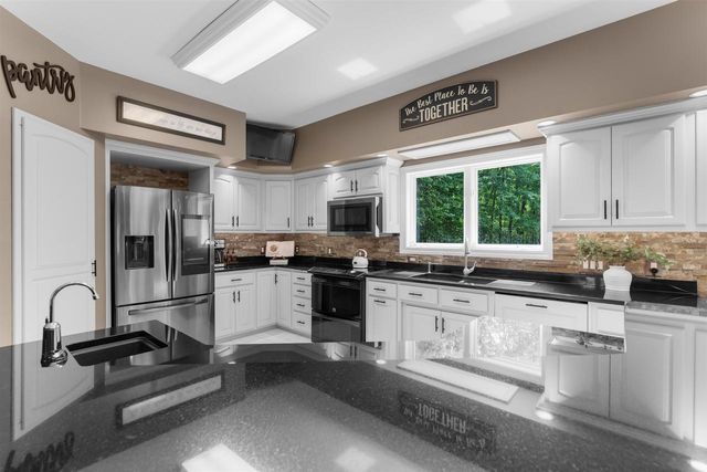 4544 CROOKED CREEK LANE, Hobart, WI 54155