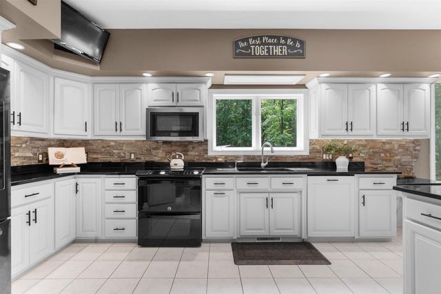 4544 CROOKED CREEK LANE, Hobart, WI 54155