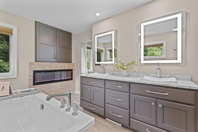 4544 CROOKED CREEK LANE, Hobart, WI 54155