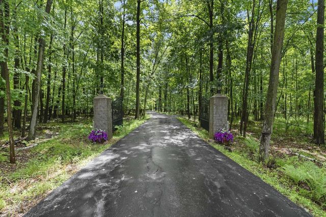 4544 CROOKED CREEK LANE, Hobart, WI 54155