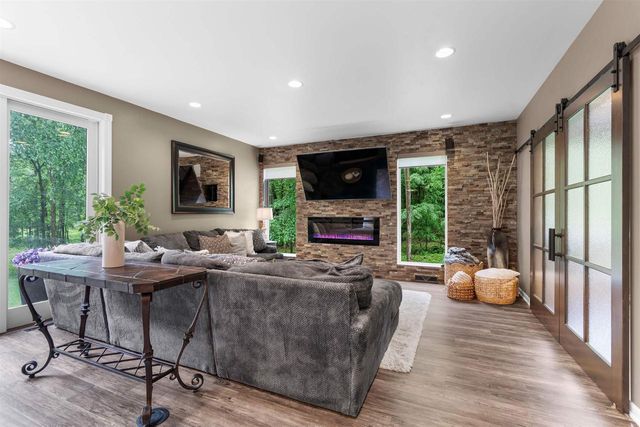 4544 CROOKED CREEK LANE, Hobart, WI 54155