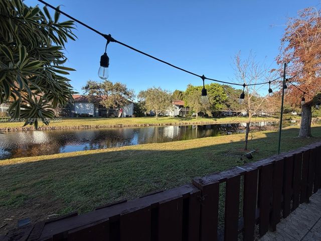 868 NW 81st Way 9, Plantation, FL 33324