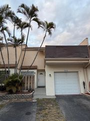 868 NW 81st Way 9, Plantation, FL 33324