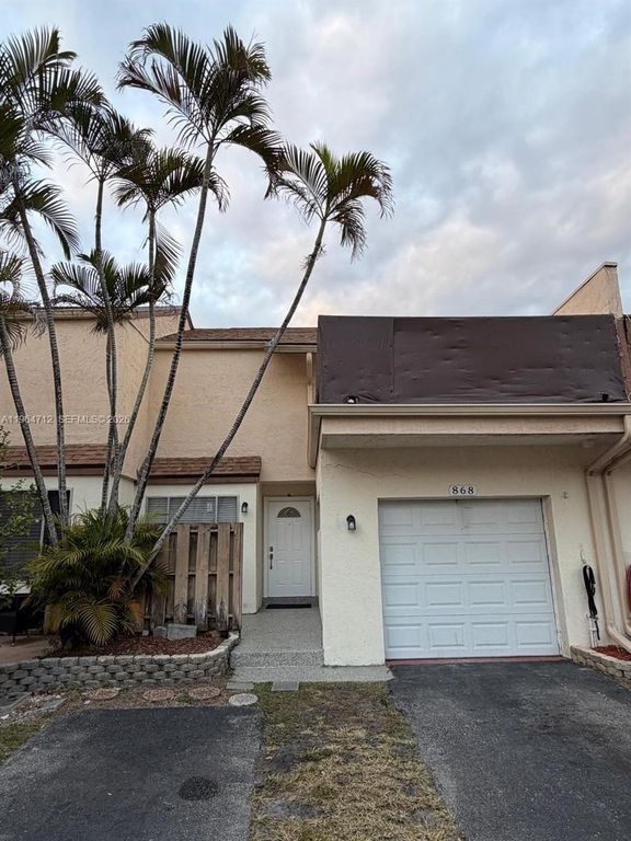 868 NW 81st Way 9, Plantation, FL 33324