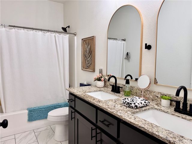 909 Rolling Hills Drive, Russellville, AR 72801