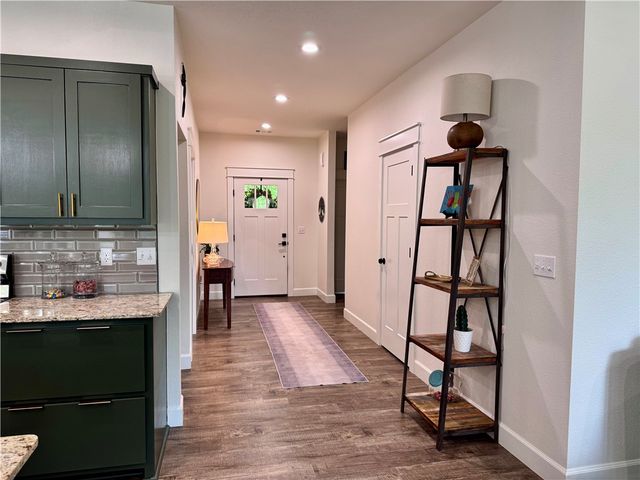 909 Rolling Hills Drive, Russellville, AR 72801