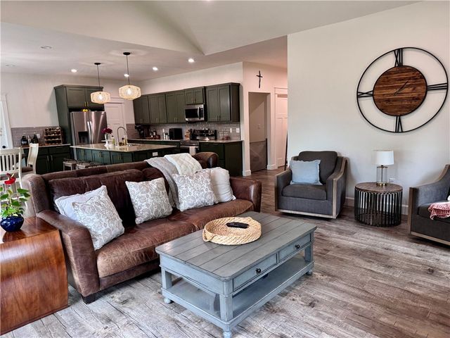 909 Rolling Hills Drive, Russellville, AR 72801