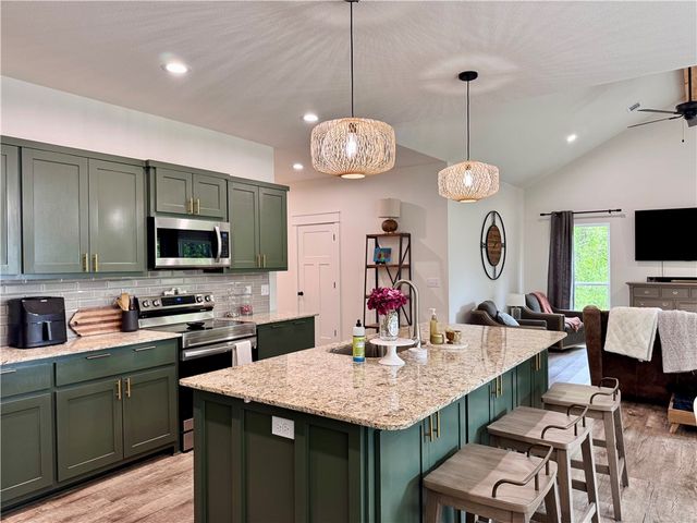 909 Rolling Hills Drive, Russellville, AR 72801