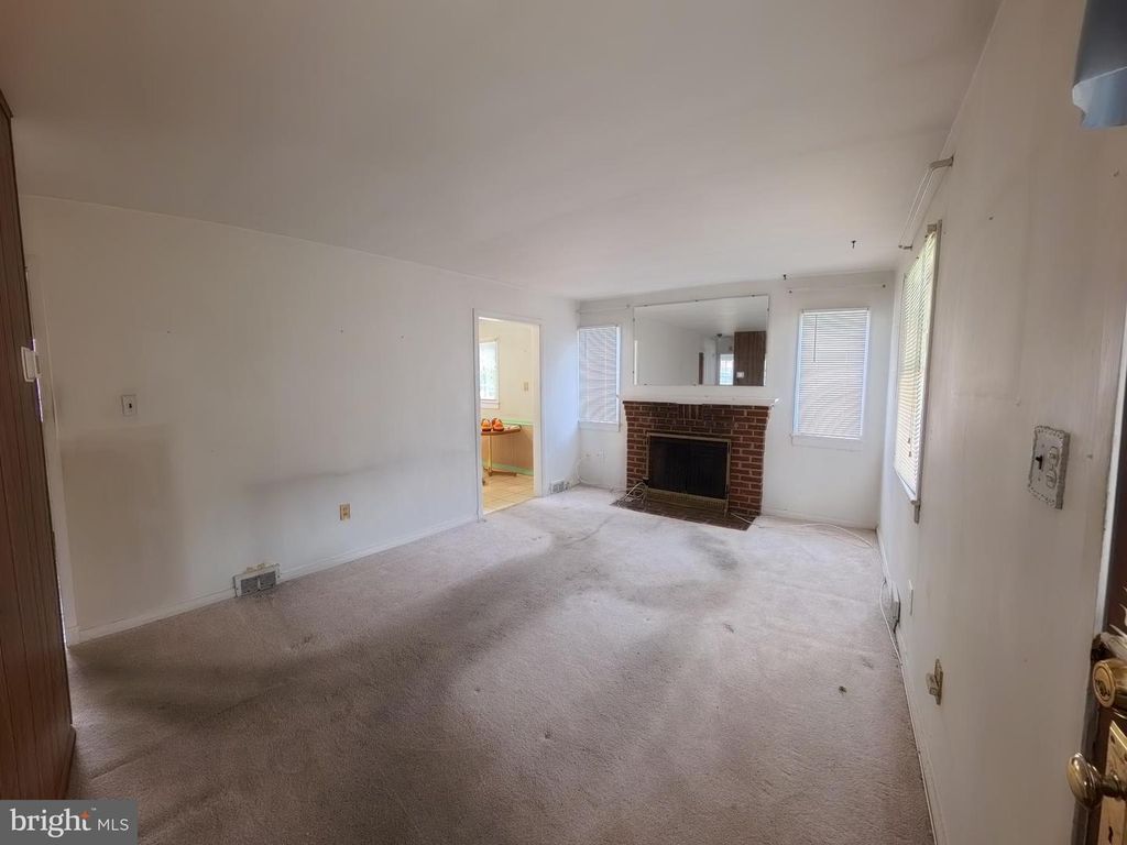 Image 4 of property listing at 9428 WASHINGTON BLVD, Lanham, MD 20706