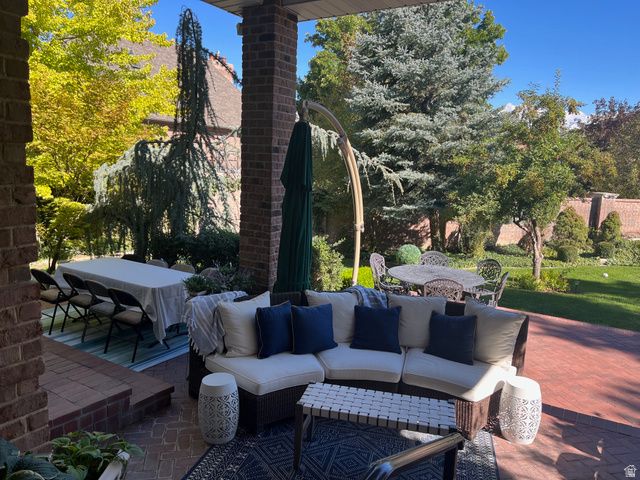 2051 E NORMANDYWOODS CT, Holladay, UT 84117