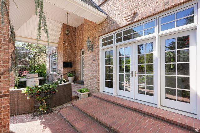 2051 E NORMANDYWOODS CT, Holladay, UT 84117