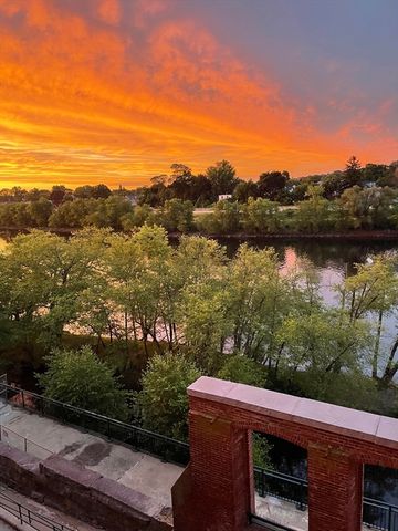 130 John 213, Lowell, MA 01852