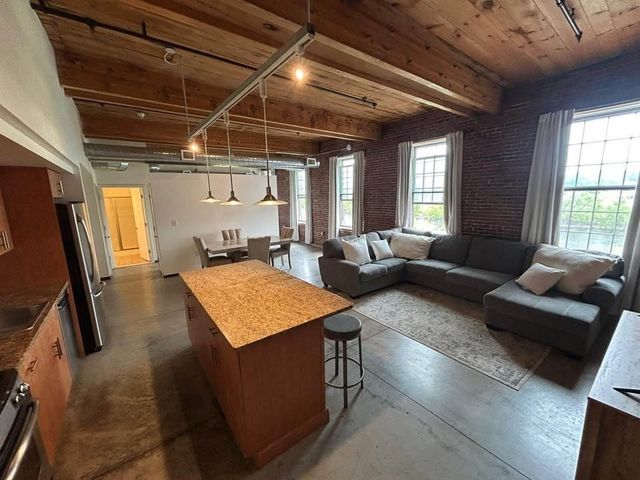 130 John 213, Lowell, MA 01852