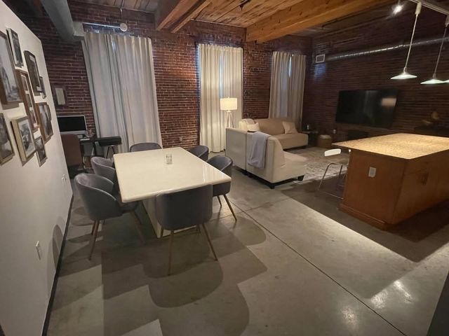 130 John 213, Lowell, MA 01852
