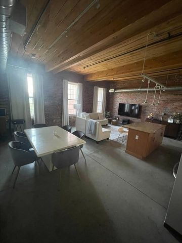 130 John 213, Lowell, MA 01852