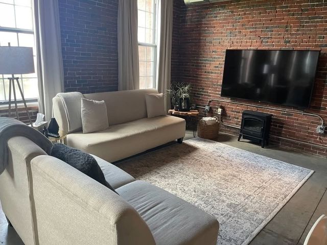130 John 213, Lowell, MA 01852