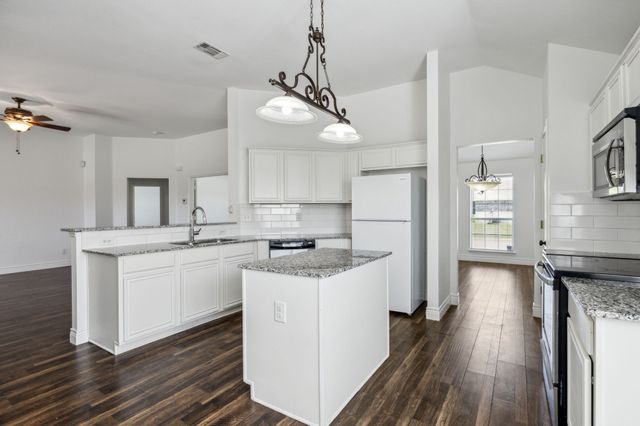 1036 Hollaway Circle, Desoto, TX 75115
