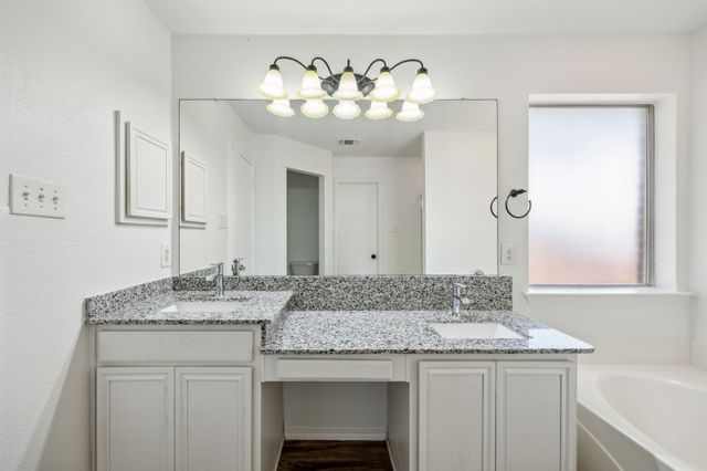1036 Hollaway Circle, Desoto, TX 75115