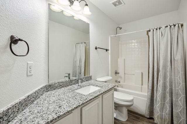 1036 Hollaway Circle, Desoto, TX 75115