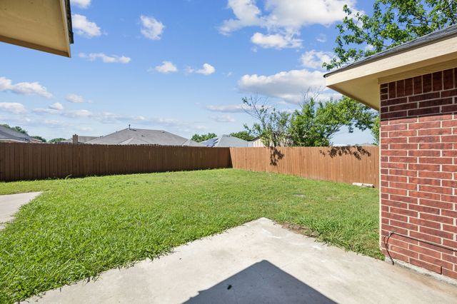 1036 Hollaway Circle, Desoto, TX 75115