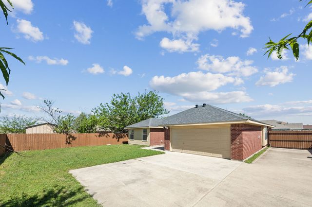 1036 Hollaway Circle, Desoto, TX 75115