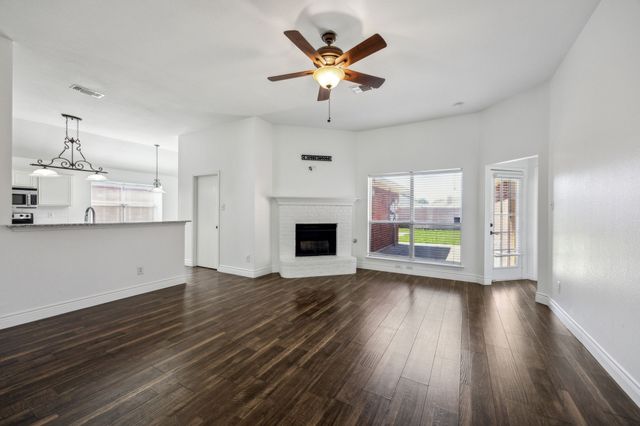 1036 Hollaway Circle, Desoto, TX 75115