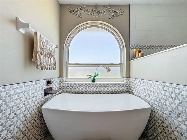 2223 SW 20th ST, Cape Coral, FL 33991