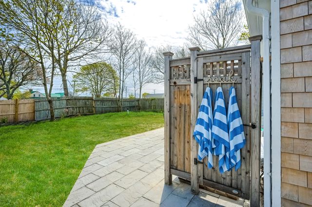 32 Washington Avenue, Hyannis, MA 02601