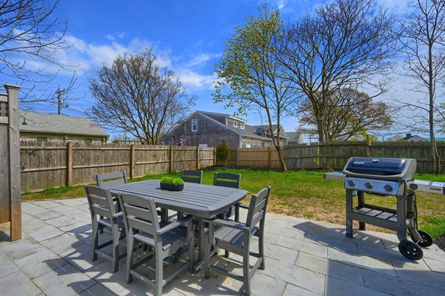 32 Washington Avenue, Hyannis, MA 02601