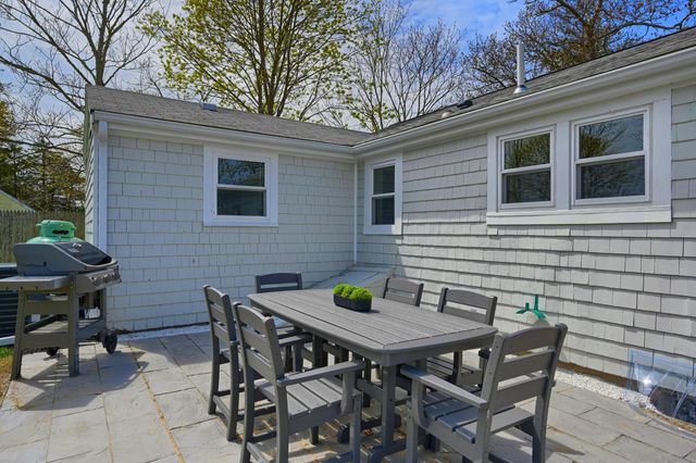 32 Washington Avenue, Hyannis, MA 02601