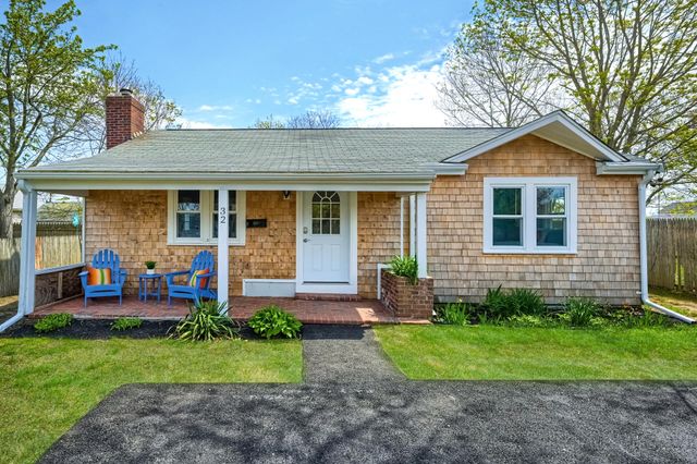 32 Washington Avenue, Hyannis, MA 02601