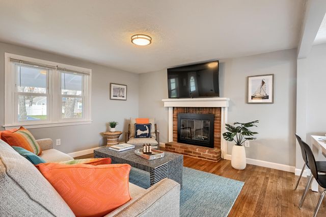 32 Washington Avenue, Hyannis, MA 02601