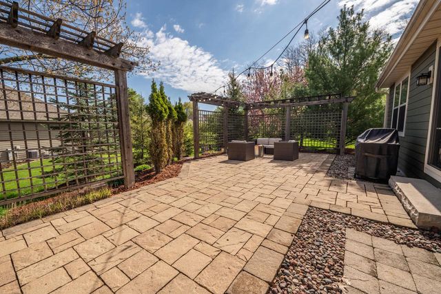 N25W27286 Fairmount COURT, Pewaukee, WI 53072