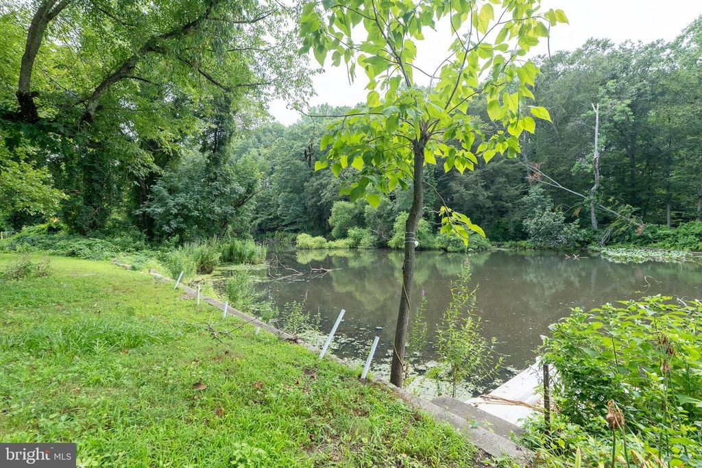 165 LAKEFRONT ST, Blackwood, NJ 08012