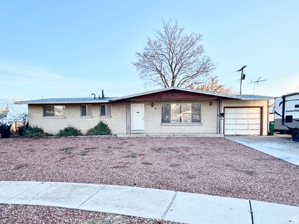 1025 S 1075 E, Clearfield, UT 84015