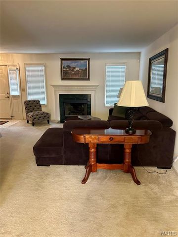 4605 Sherman Park Drive 13E, St Charles, MO 63303