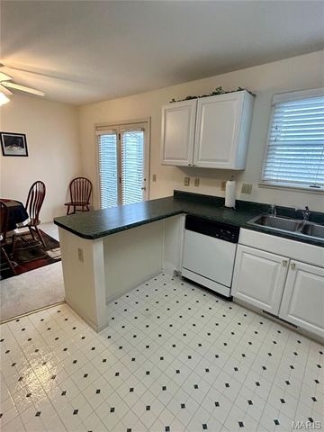 4605 Sherman Park Drive 13E, St Charles, MO 63303