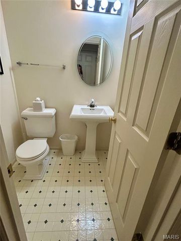 4605 Sherman Park Drive 13E, St Charles, MO 63303