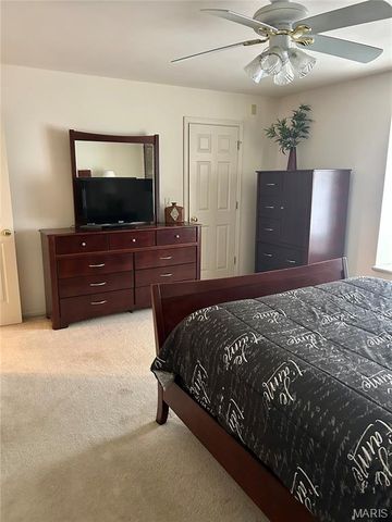 4605 Sherman Park Drive 13E, St Charles, MO 63303