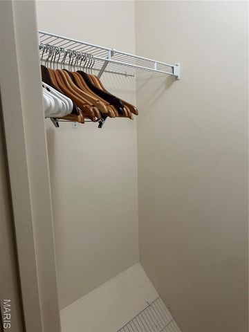 4605 Sherman Park Drive 13E, St Charles, MO 63303