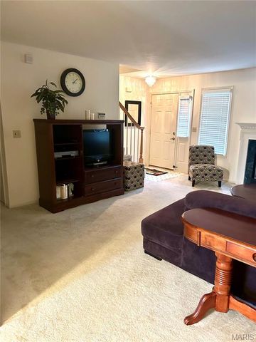 4605 Sherman Park Drive 13E, St Charles, MO 63303