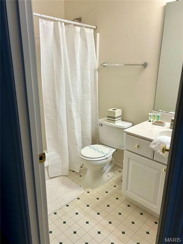 4605 Sherman Park Drive 13E, St Charles, MO 63303