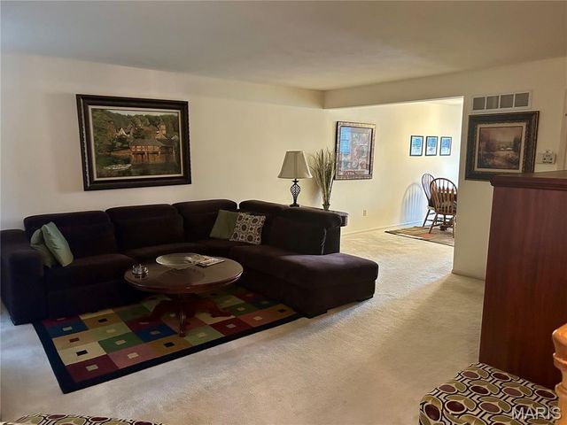 4605 Sherman Park Drive 13E, St Charles, MO 63303