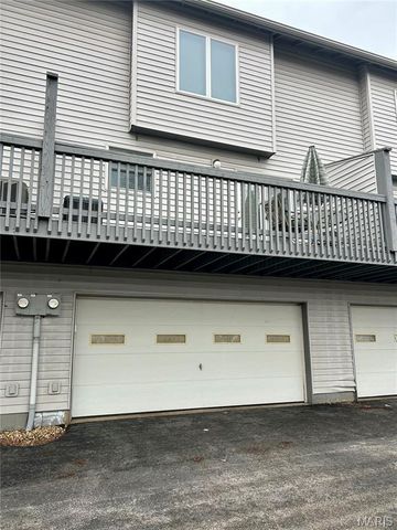 4605 Sherman Park Drive 13E, St Charles, MO 63303