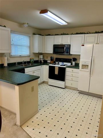 4605 Sherman Park Drive 13E, St Charles, MO 63303