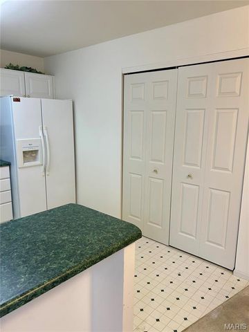 4605 Sherman Park Drive 13E, St Charles, MO 63303