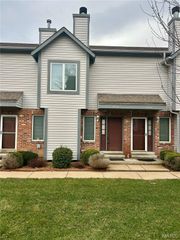 4605 Sherman Park Drive 13E, St Charles, MO 63303
